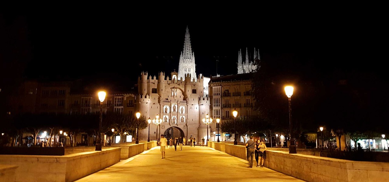 Luzes que brilham na histórica da Ibéria.jpg