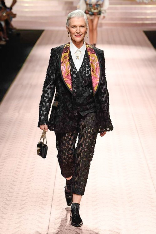 Maye Musk au défilé Dolce & Gabbana printemps-é Maye Musk au défilé Dolce & Gabbana printemps-é