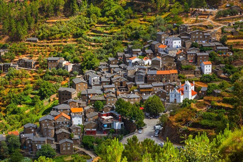 Piódão running.jpg Piódão running.jpg