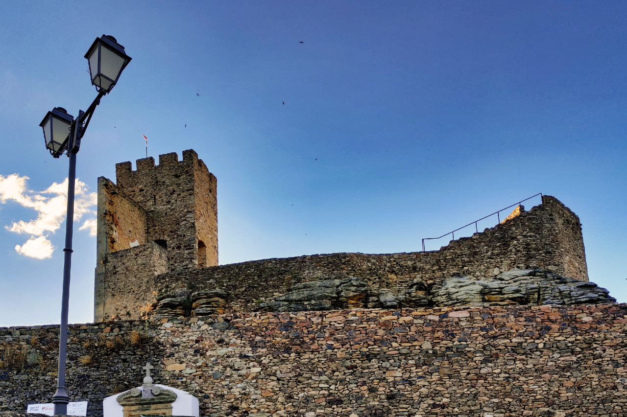 Castelo de Mogadouro.jpg
