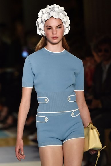 miu-miu-desfile-primavera-verao-2017 (11).jpg