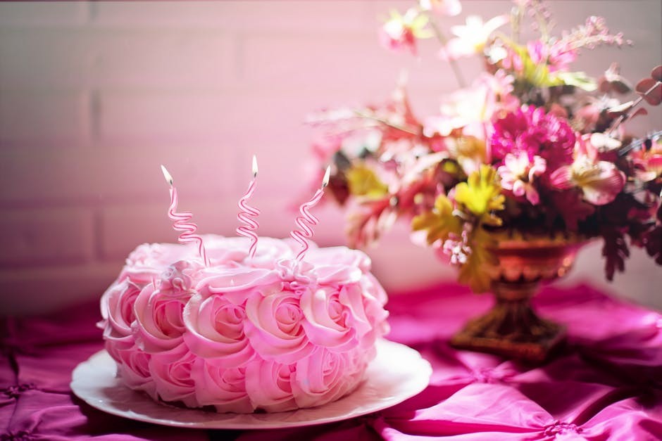 Gift Happiness by Gifting a Beautifully Crafted Birthday Cake - Moda & Style
