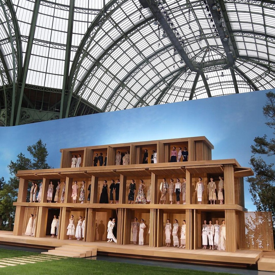 10-chanel-couture-wooden-doll-house.jpg
