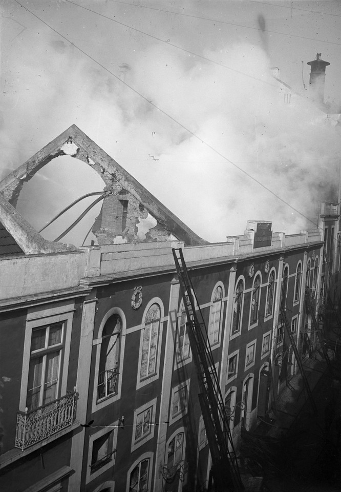 Incêndio no teatro do Ginásio, 1921, Ferreira da