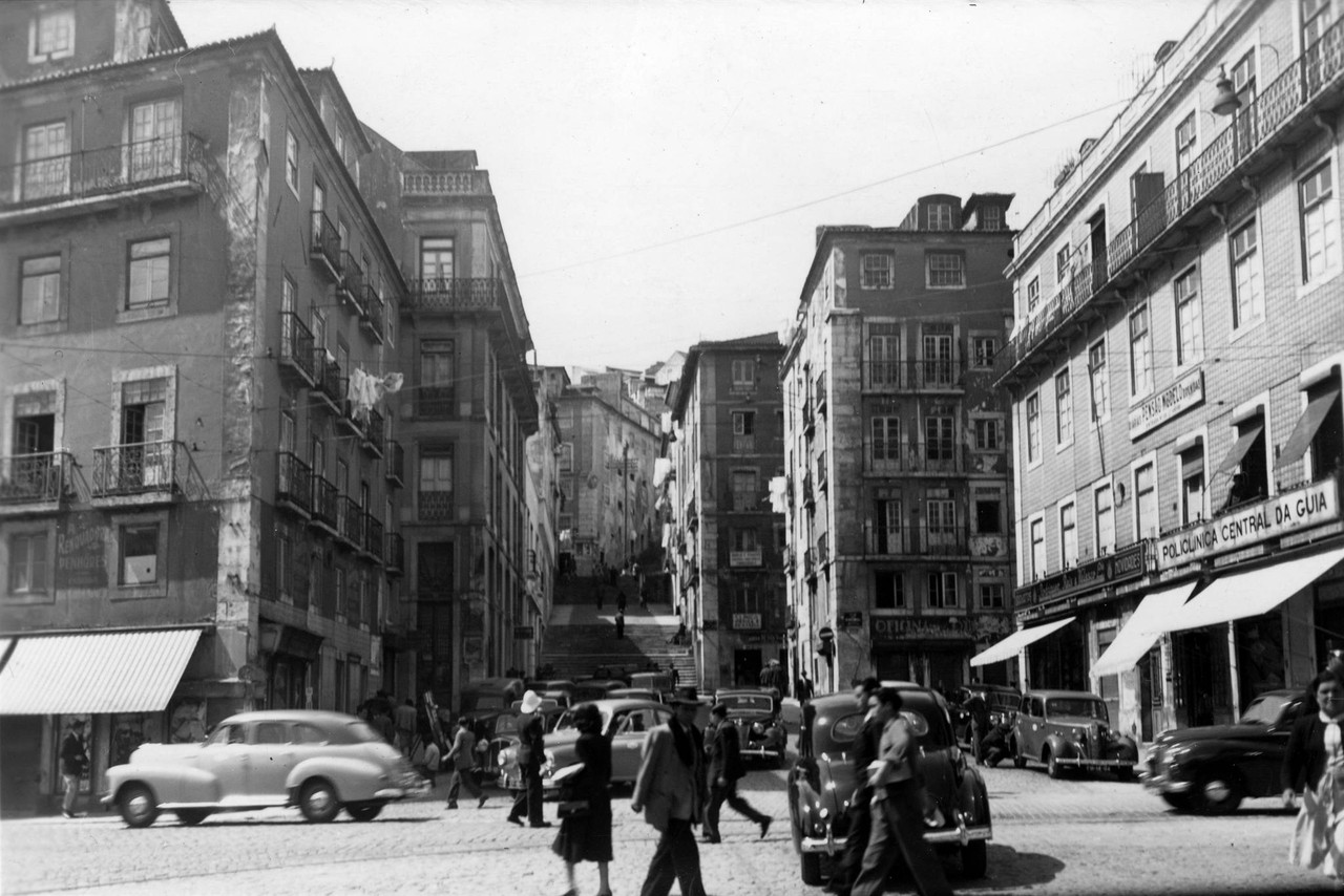 Praça Martim Moniz e calçada do Jogo da Pela, 19
