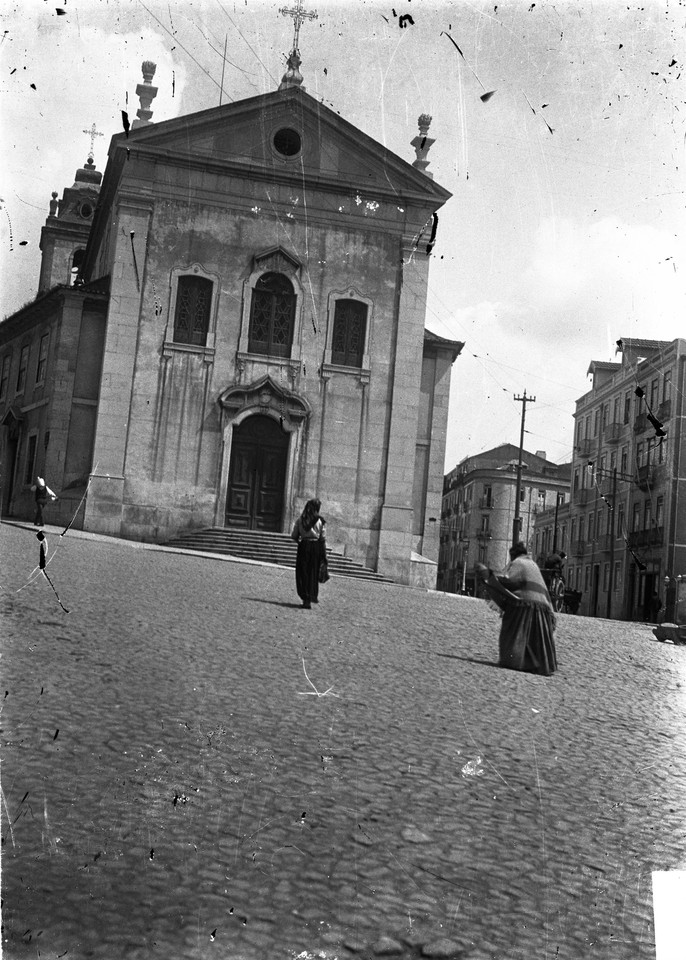 Igreja de Arroios, fachada principal.jpg