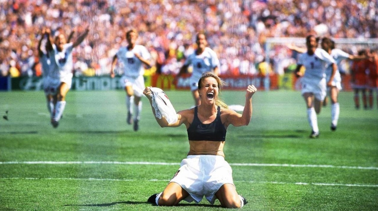 O festejo emblemático de Brandi Chastain O festejo emblemático de Brandi Chastain