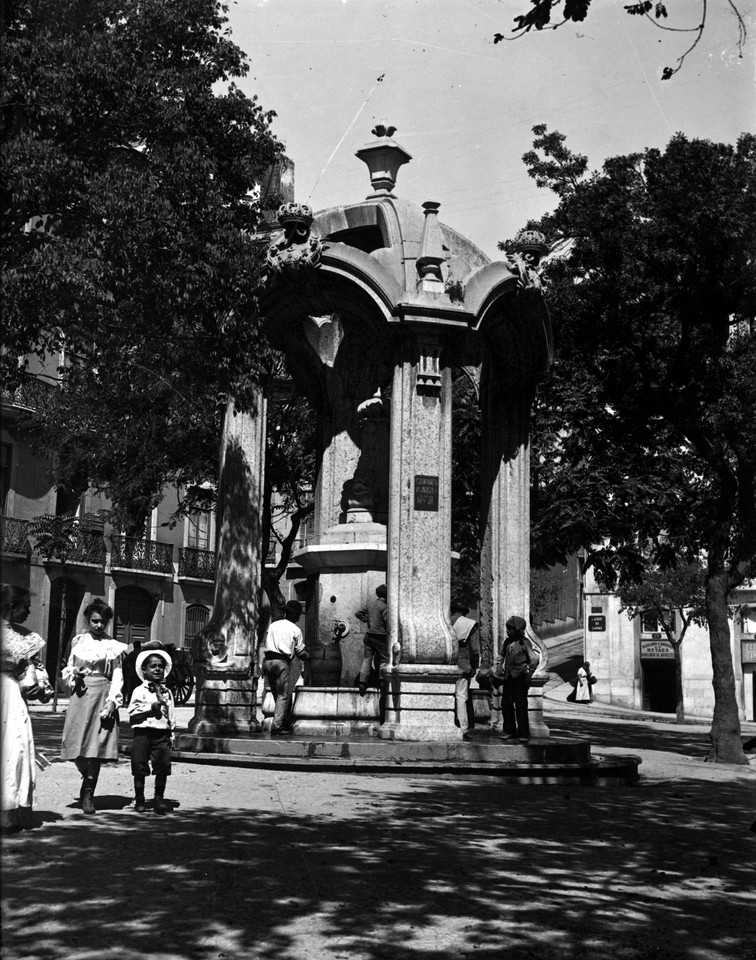 Aguadeiros no Chafariz do Carmo, sd, fotógrafo ni