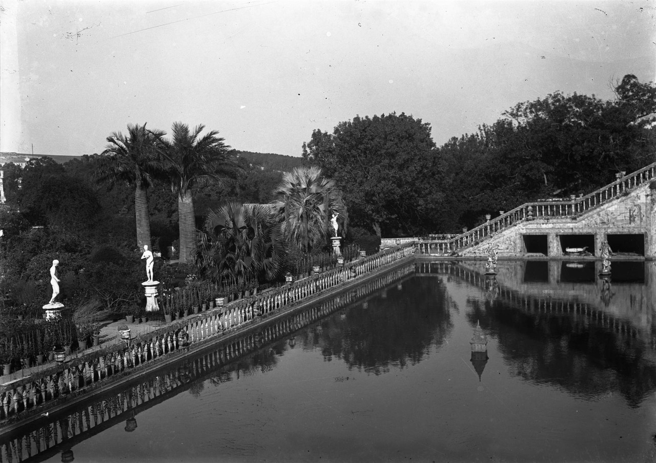Palácio Marquês de Fronteira, lago grande.jpg