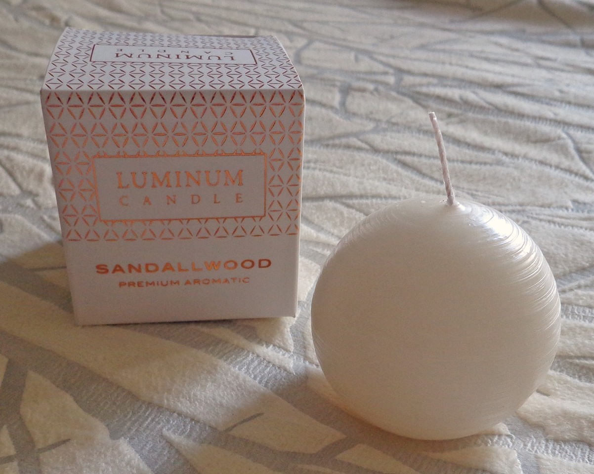 Vela_LuminumCandle_Sandallwood_fapexpt (2).JPG