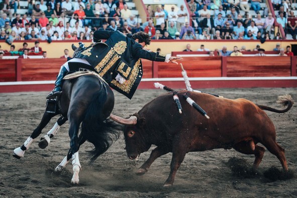 9-Ferro de Marcos Bastinhas ao 3º toiro.jpg