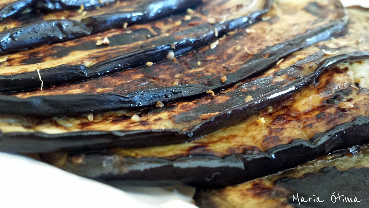 2Beringelas grelhadas_Maria Ótima.jpg 2Beringelas grelhadas_Maria Ótima.jpg