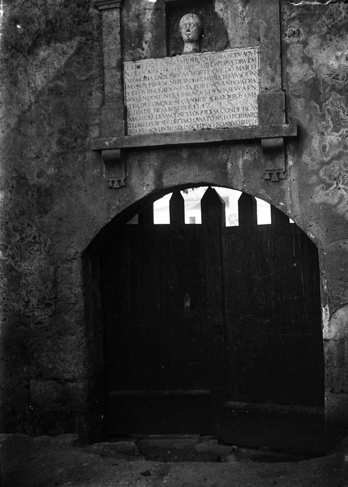 Castelo de São Jorge, porta Martim Moniz, foto de