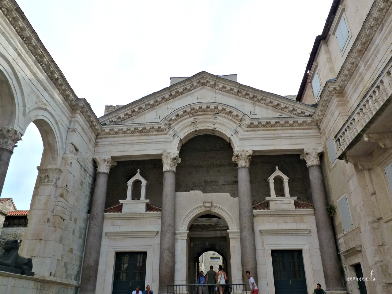 Croácia-Split-Peristilo 2.jpg