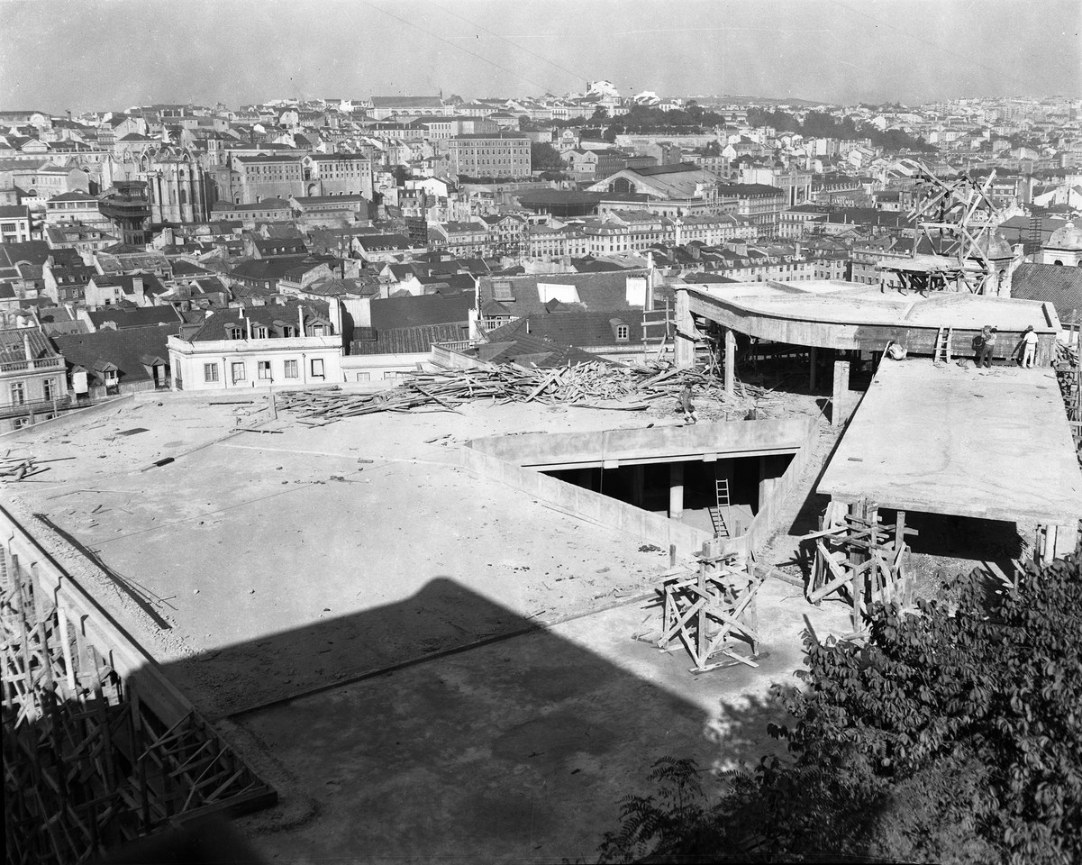Obras no mercado do Chão do Loureiro.jpg