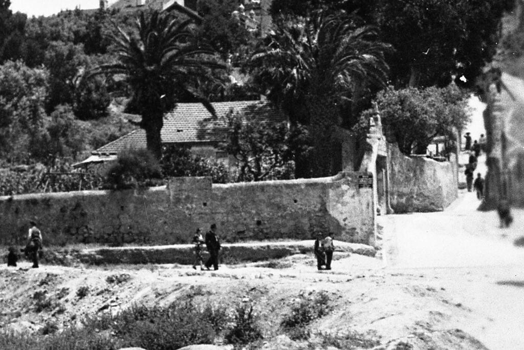 Azinhaga do Areeiro ao fundo da Calçada da Ladeira, Lisboa (E. Portugal, 1939)