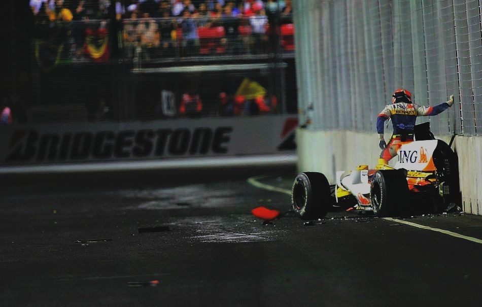 O Renault destruído de Nelson Piquet Jr. O Renault destruído de Nelson Piquet Jr.