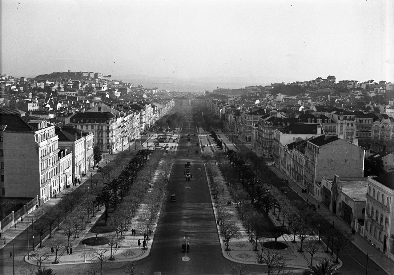 Avenida, Lisboa (F. da Cunha, 193...)