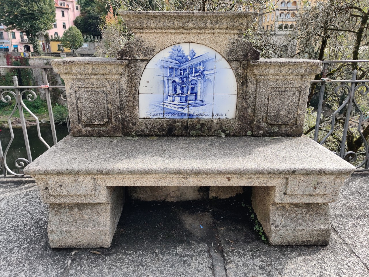 Banco de jardim Amarante.jpg