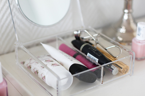 maquilhagem arrumação em caixas.jpg