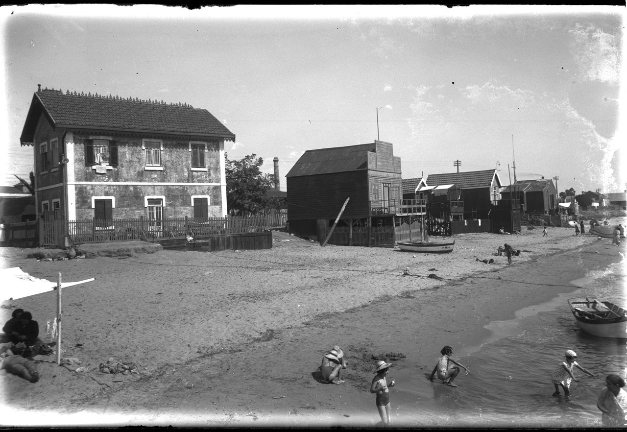 Praia de Pedrouços.jpg
