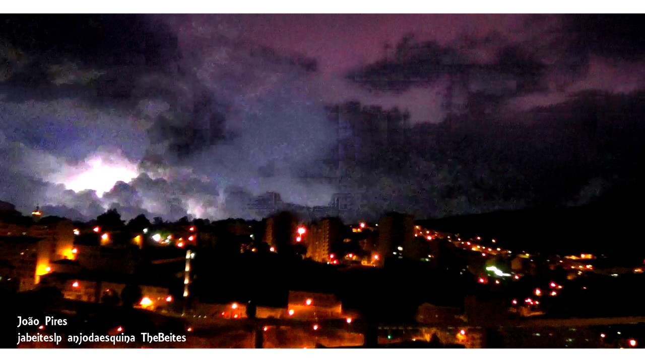 Castelo da Covilhã nas nuvens by night ..jpg
