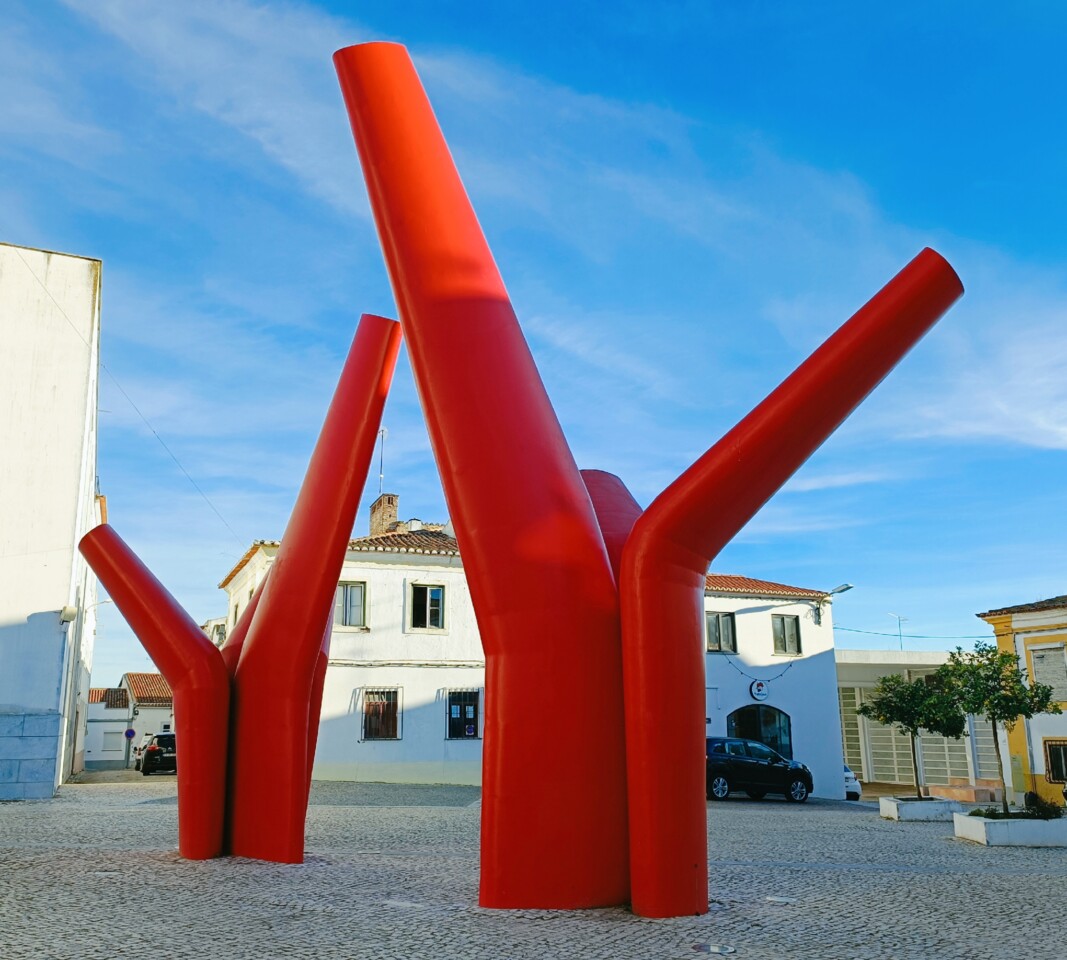 Escultura de Noémia Cruz (2).jpg