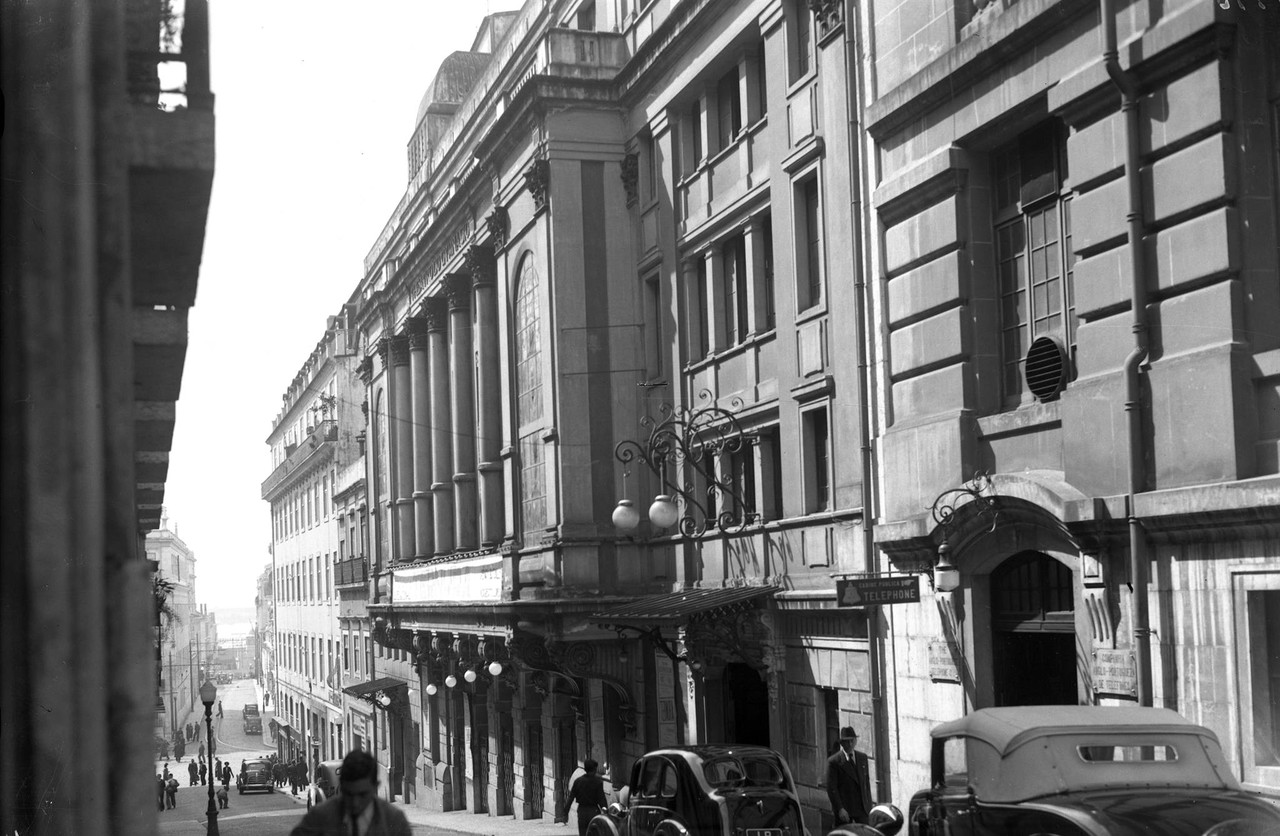 Teatro do Ginásio edu port como a figura.jpg