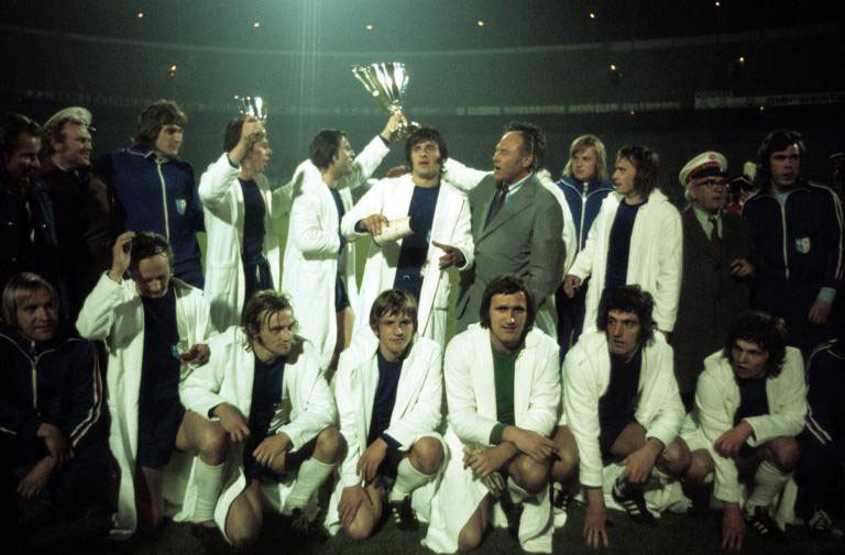 Jogadores festejaram Taça das Taças perante bancadas vazias Jogadores festejaram Taça das Taças perante bancadas vazias