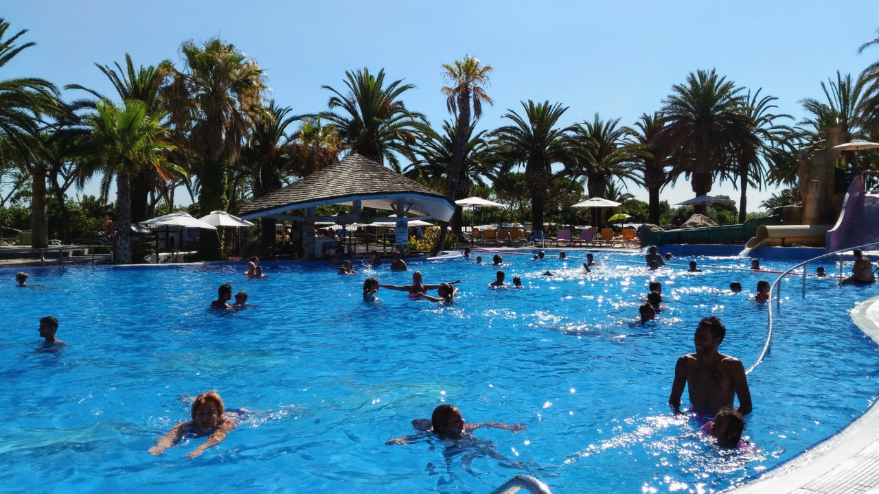 Bar na piscina do Camping & Resort Sangulí Salou Bar na piscina do Camping & Resort Sangulí Salou