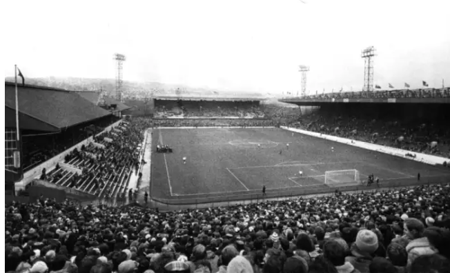 Hillsborough encheu para o jogo