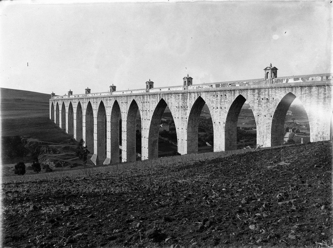 Aqueduto das Águas Livres ferreira da cunha.jpg Aqueduto das Águas Livres ferreira da cunha.jpg