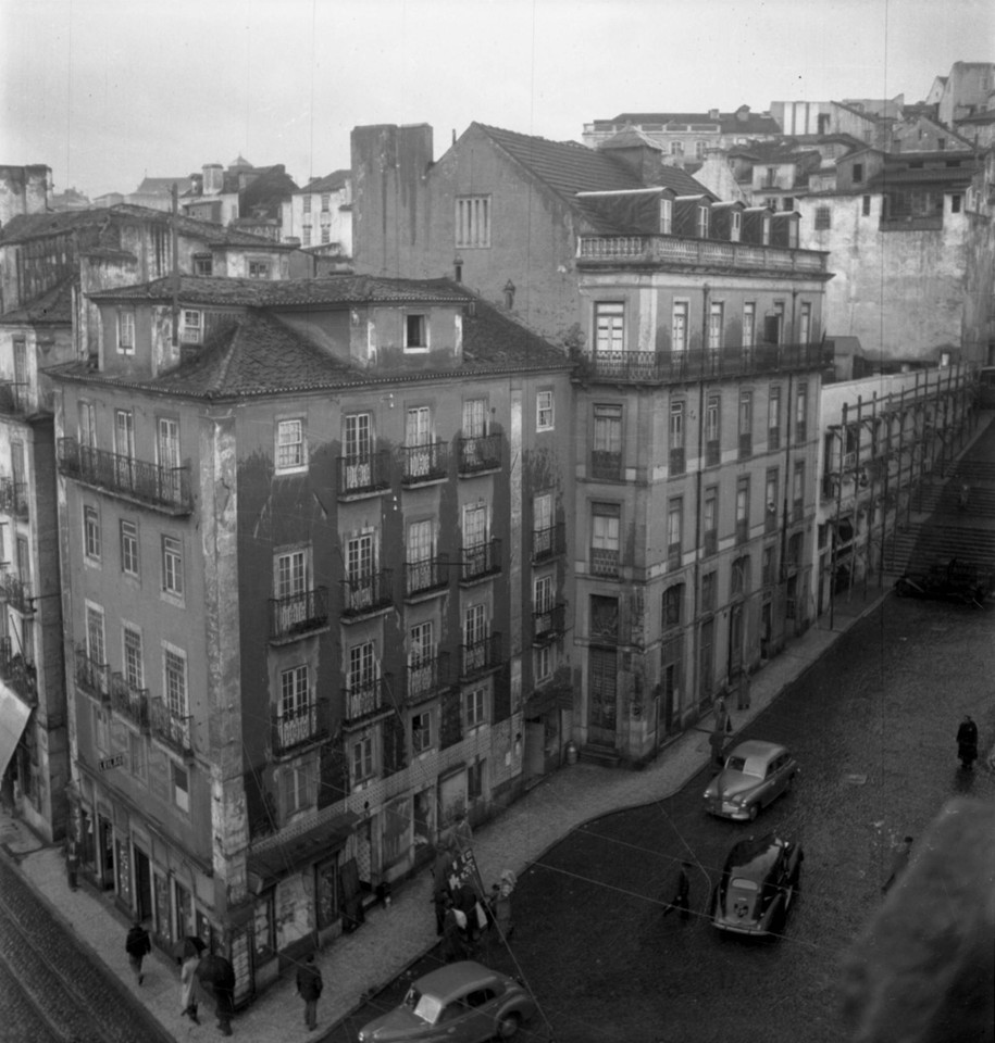 Antiga rua do Martim Moniz, esquina com a rua da P