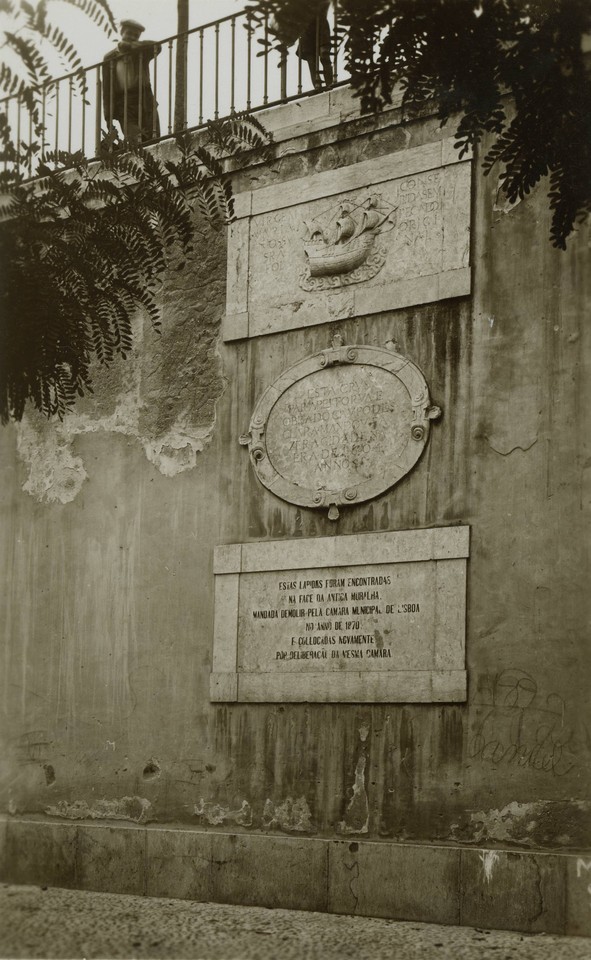 Lápides.jpg Lápides.jpg