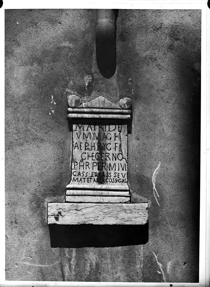 Lápide romana, sd, foto de Est´dios Mário Novai