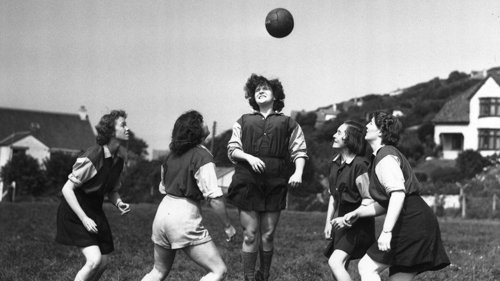 Futebol feminino ganhava força por todo o país Futebol feminino ganhava força por todo o país