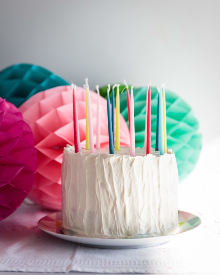 Bolo de chocolate ruby com recheio de lemon curd e cobertura de mascarpone e natas