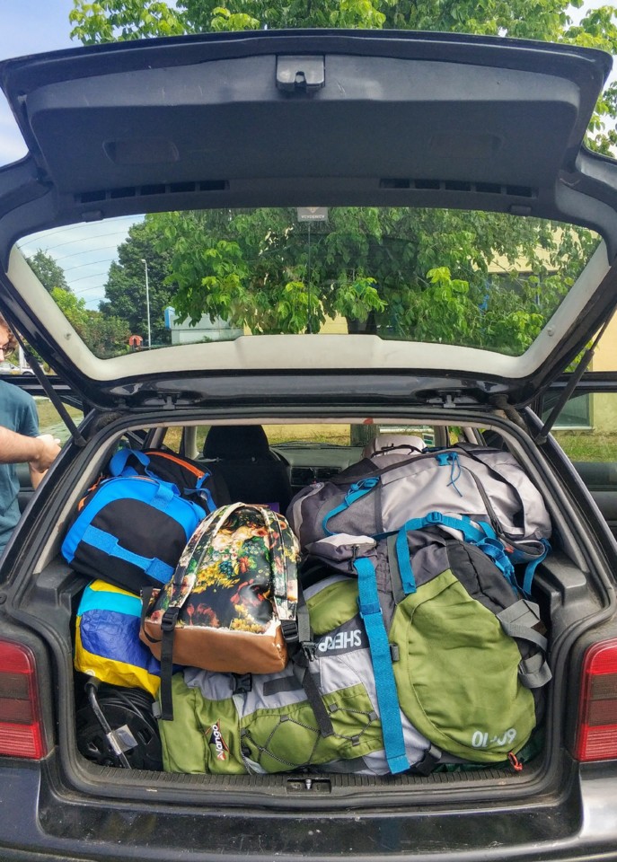 Carro carregado a caminho do Gerês.jpg