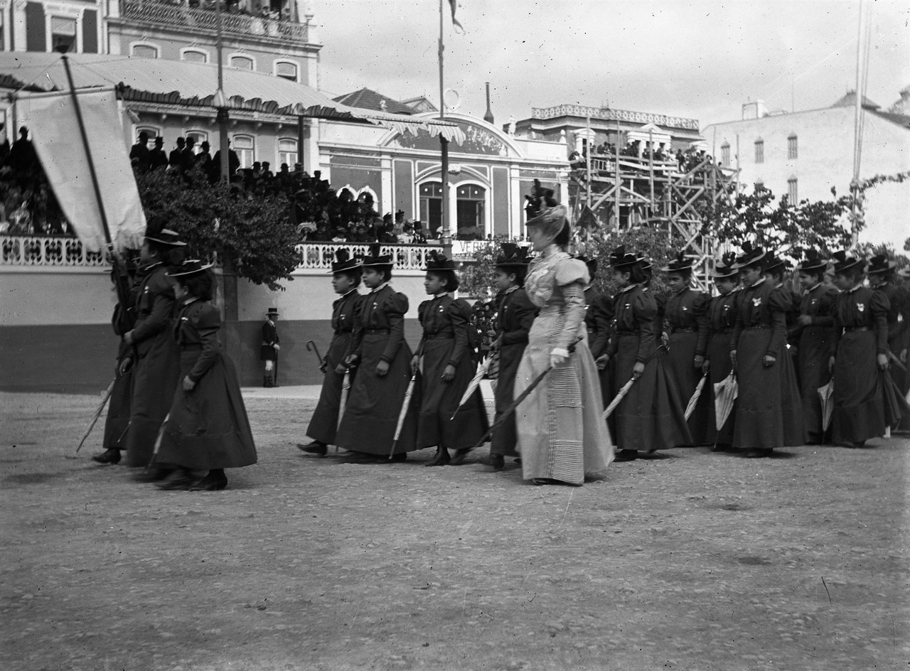 O cortejo na Avenida, 1898, foto de L4.jpg