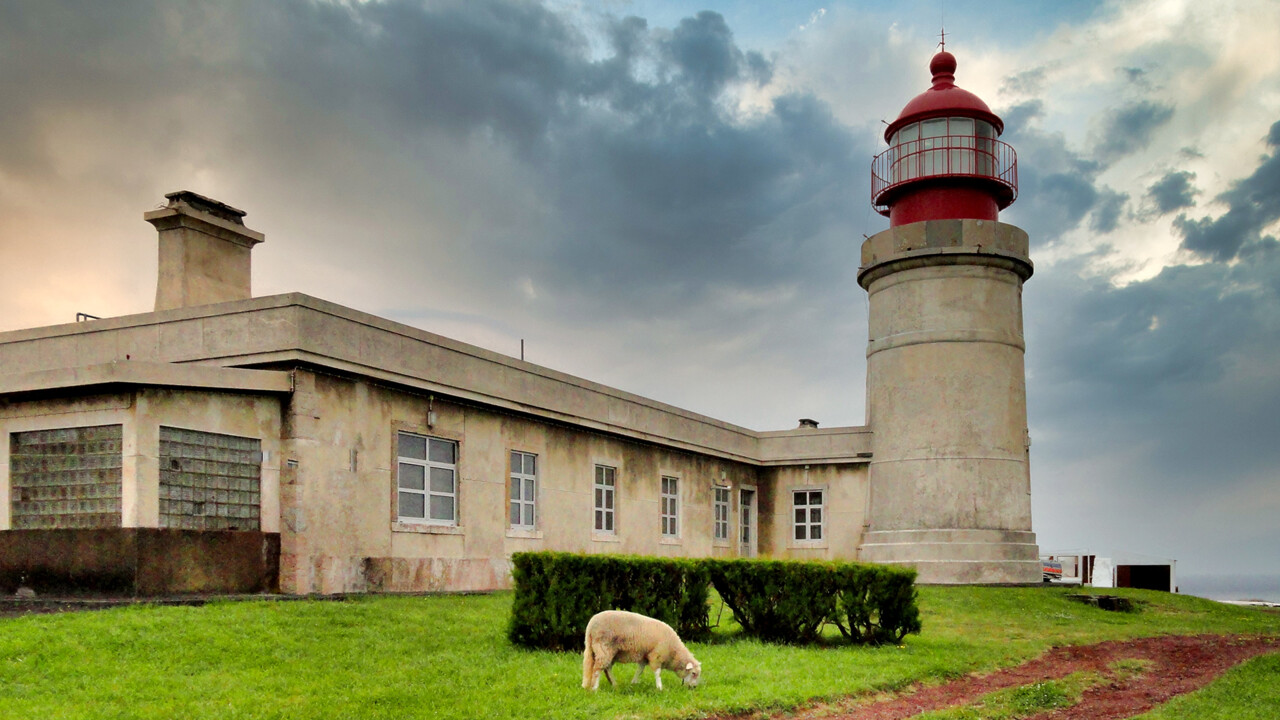 Farol da Ponta do Albernaz ilha das Flores.jpg