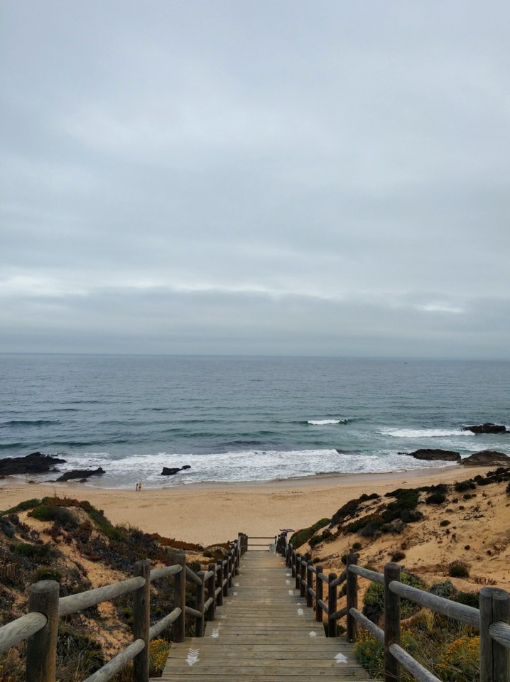 Escadaria da Praia do Malhão.jpg Escadaria da Praia do Malhão.jpg