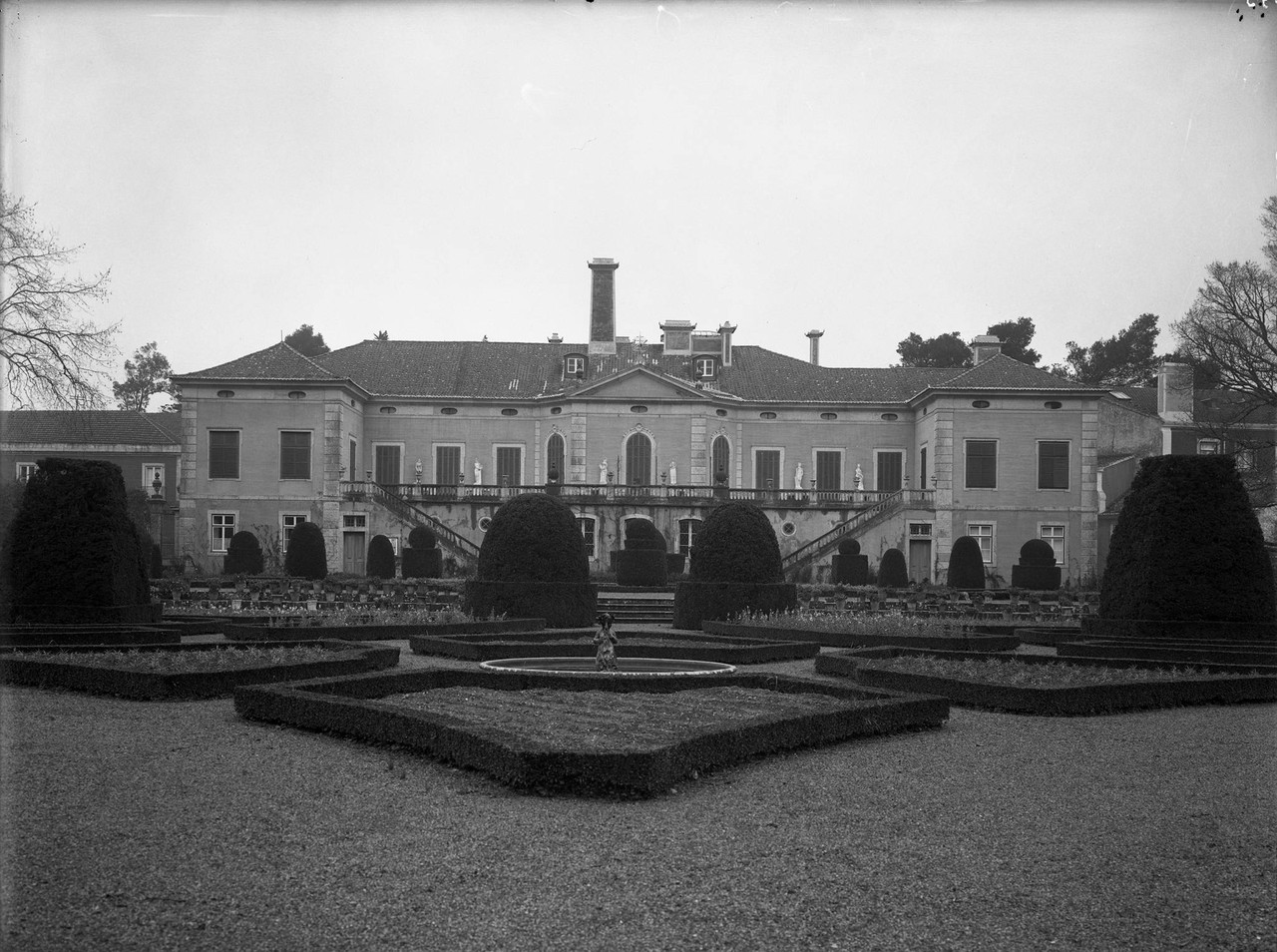Palácio dos Condes de Farrobo, fachada sobre o ja Palácio dos Condes de Farrobo, fachada sobre o ja