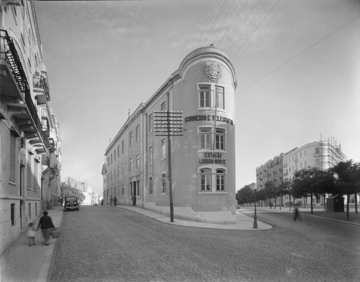 Edifício dos Correios, no gaveto da Rua de Picoas