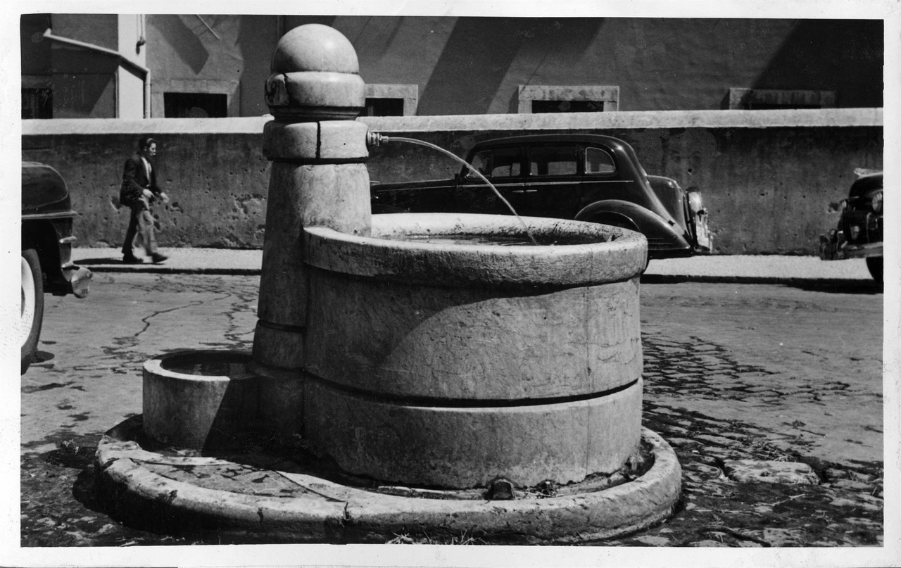 Chafariz do Largo do Duque de Cadaval.jpg Chafariz do Largo do Duque de Cadaval.jpg