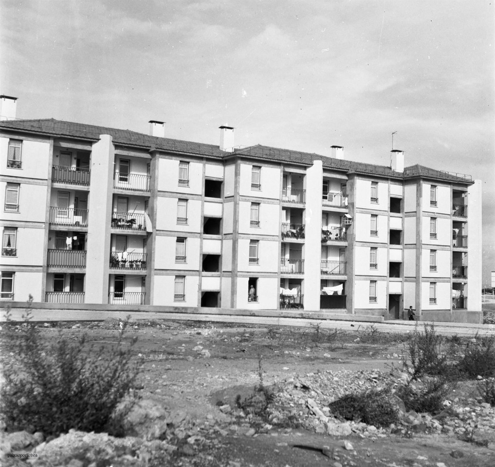 Célula B em Olivais Sul,arnaldo madureira.jpg Célula B em Olivais Sul,arnaldo madureira.jpg