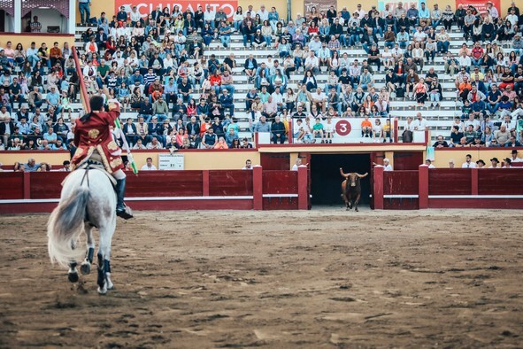 13-Porta Gaiola de Moura Jr ao 5º toiro.jpg