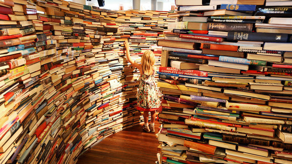 london-festival-amazeme-instalacao-livros-saboya-p