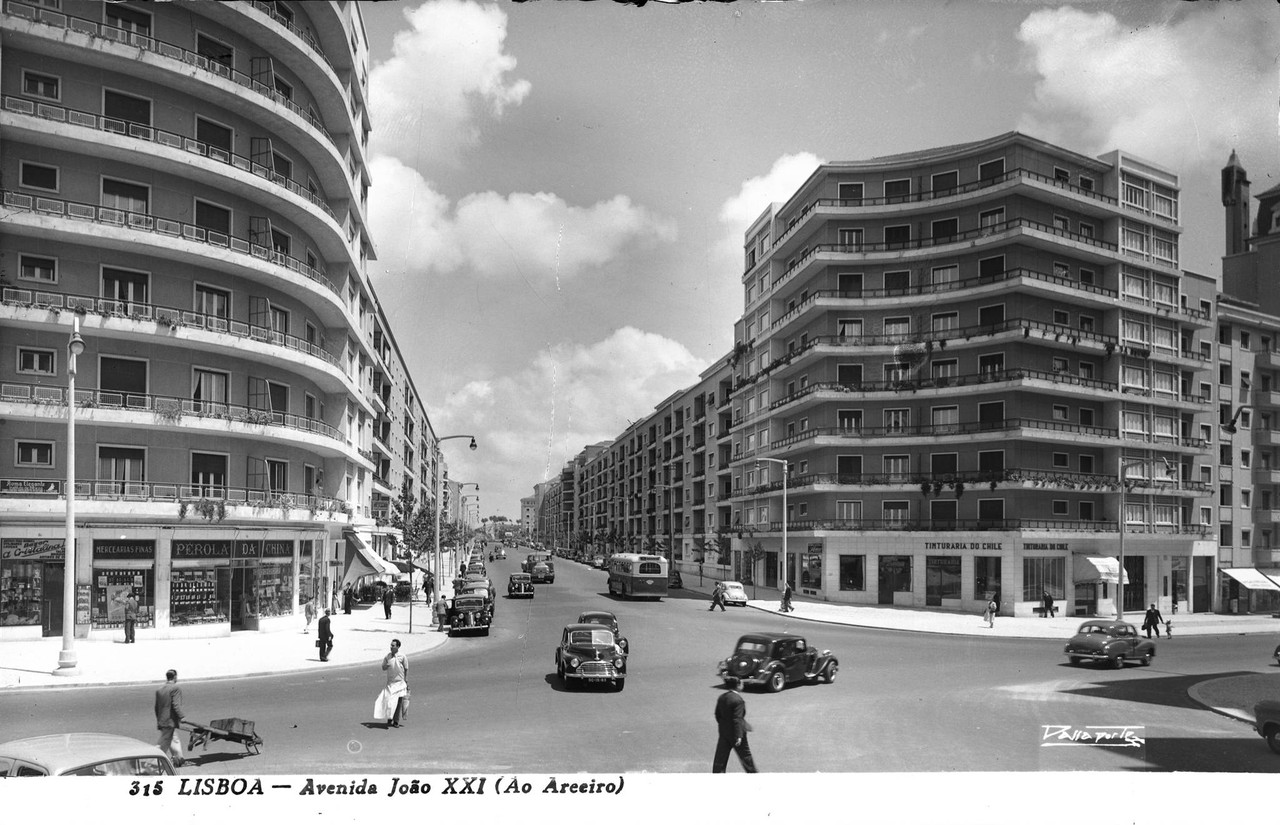 Av. João XXI, Lisboa (A. Passaposte, c 1953)