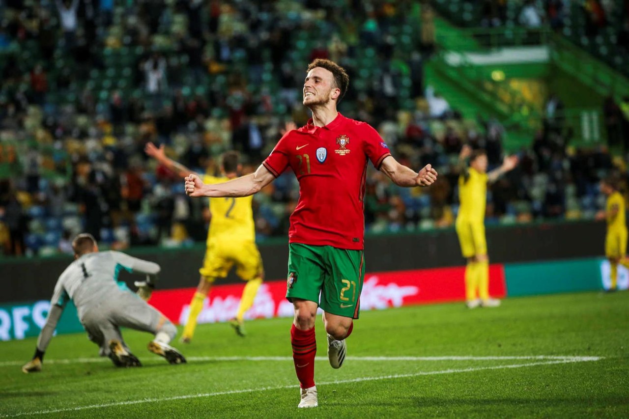 Diogo Jota bisou com a Suécia
