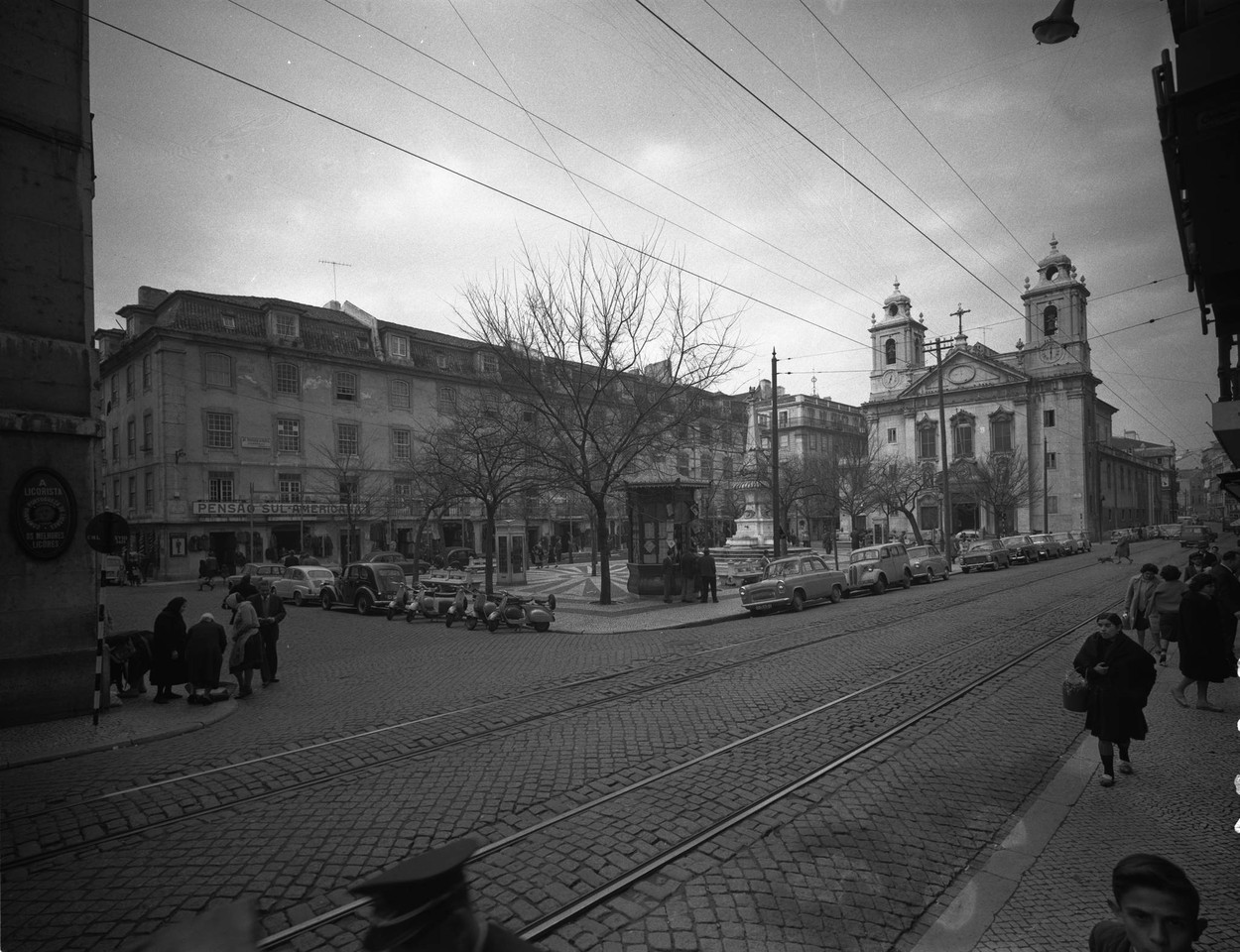 Praça e Igreja de São Paulo, 1963, foto de Arman
